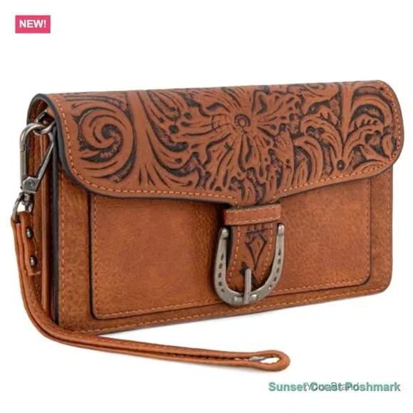 Faux Leather Crossbody Bag with Chain Strap and Wristlet - Picture 3 of 7